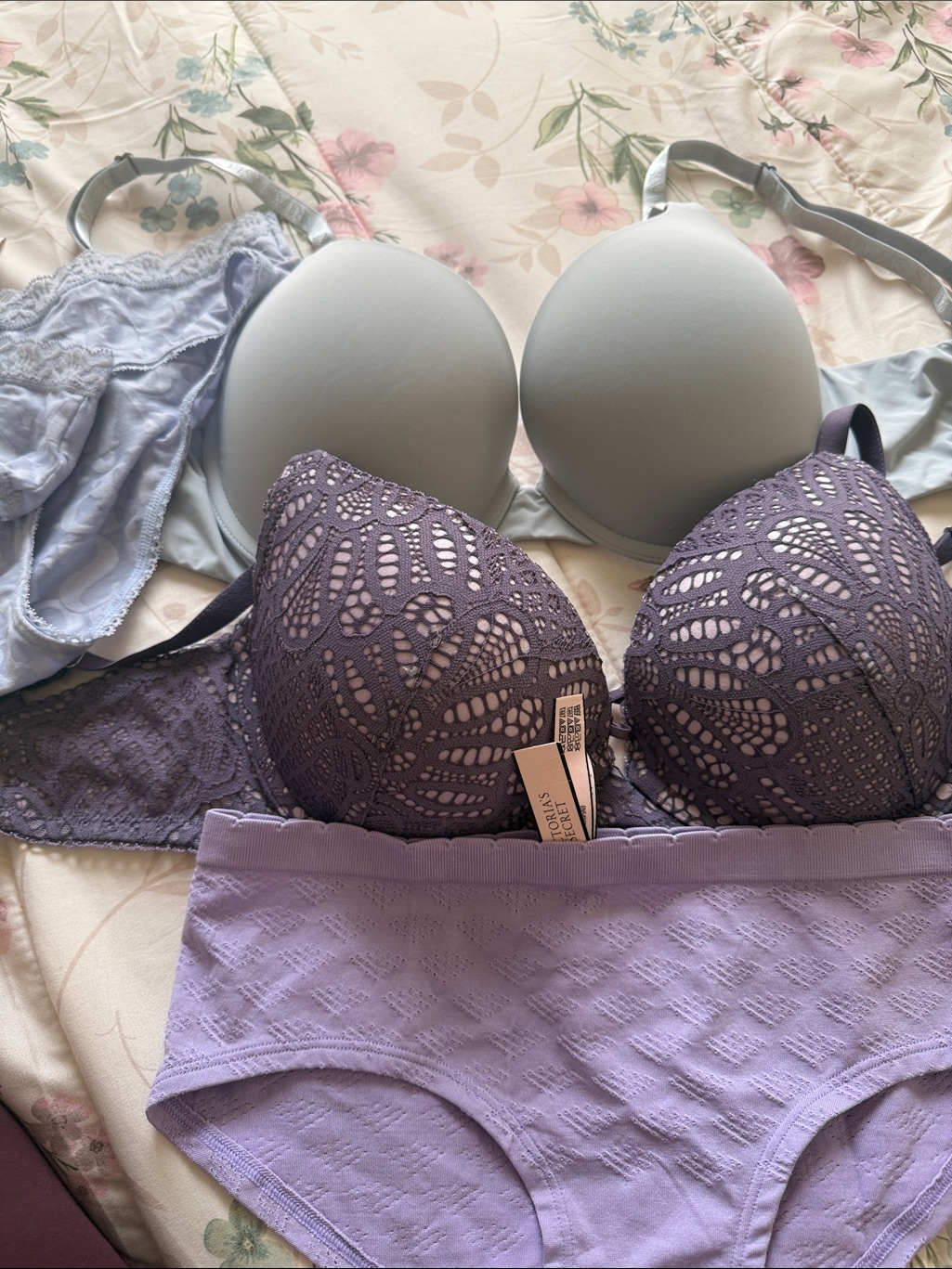 Victoria Secert Bundle Lace Size 32ddpush-Up Bras And New 2m Panties